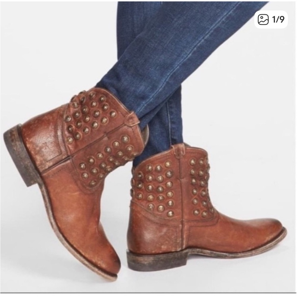 Frye Wyatt Studded cognac western Ankle Boots with studded detailing 7.5